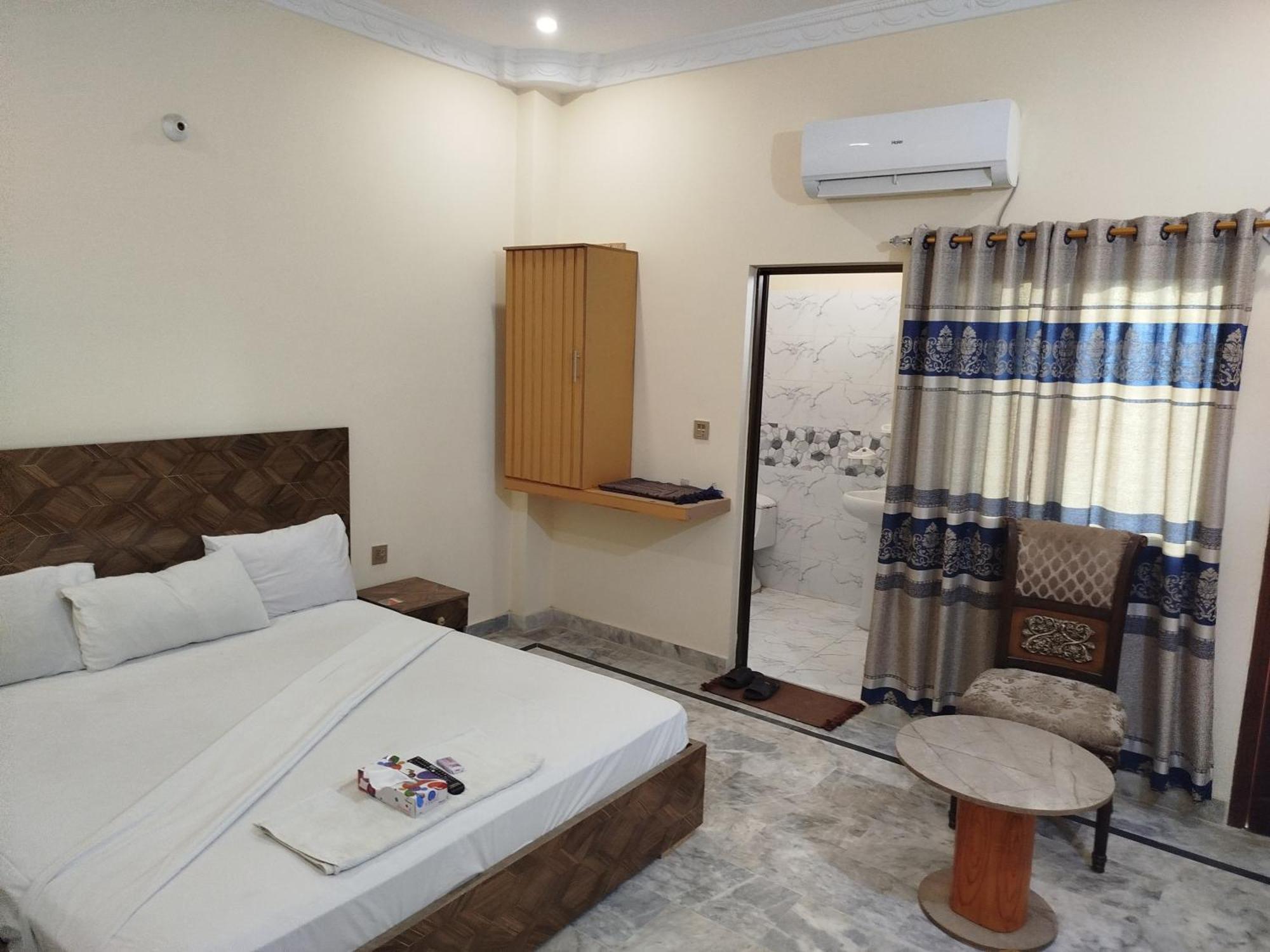Hotel Crown Plaza, Near Karachi Airport, Darul Sehat Hospital, Dow, Agha Khan And Liaqat Hospital Exterior foto