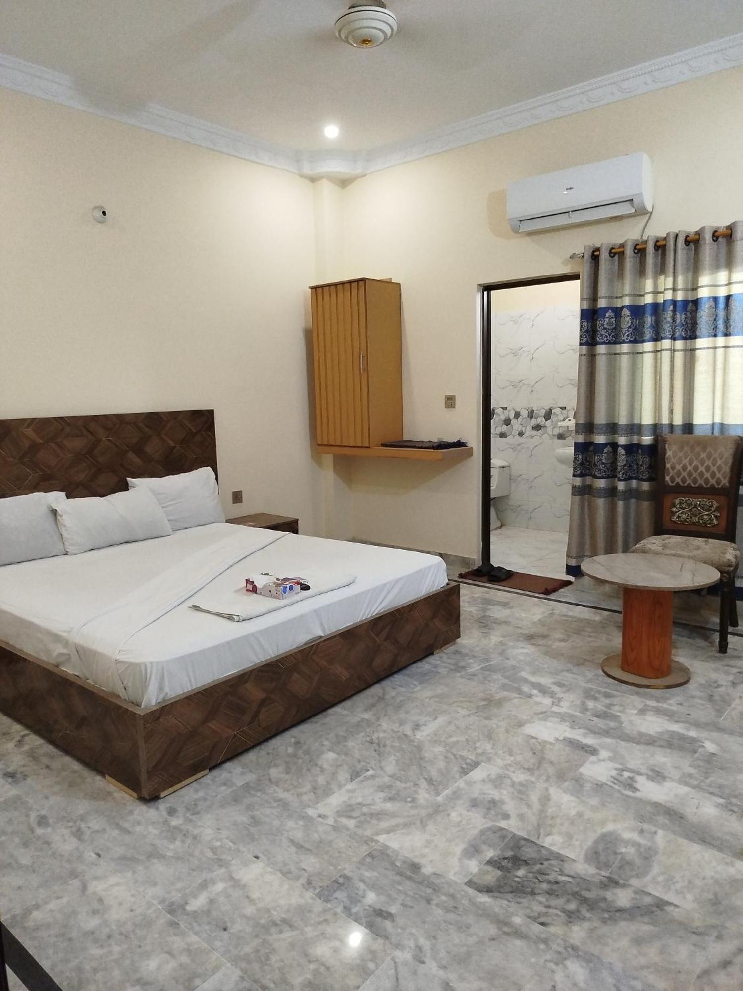 Hotel Crown Plaza, Near Karachi Airport, Darul Sehat Hospital, Dow, Agha Khan And Liaqat Hospital Exterior foto