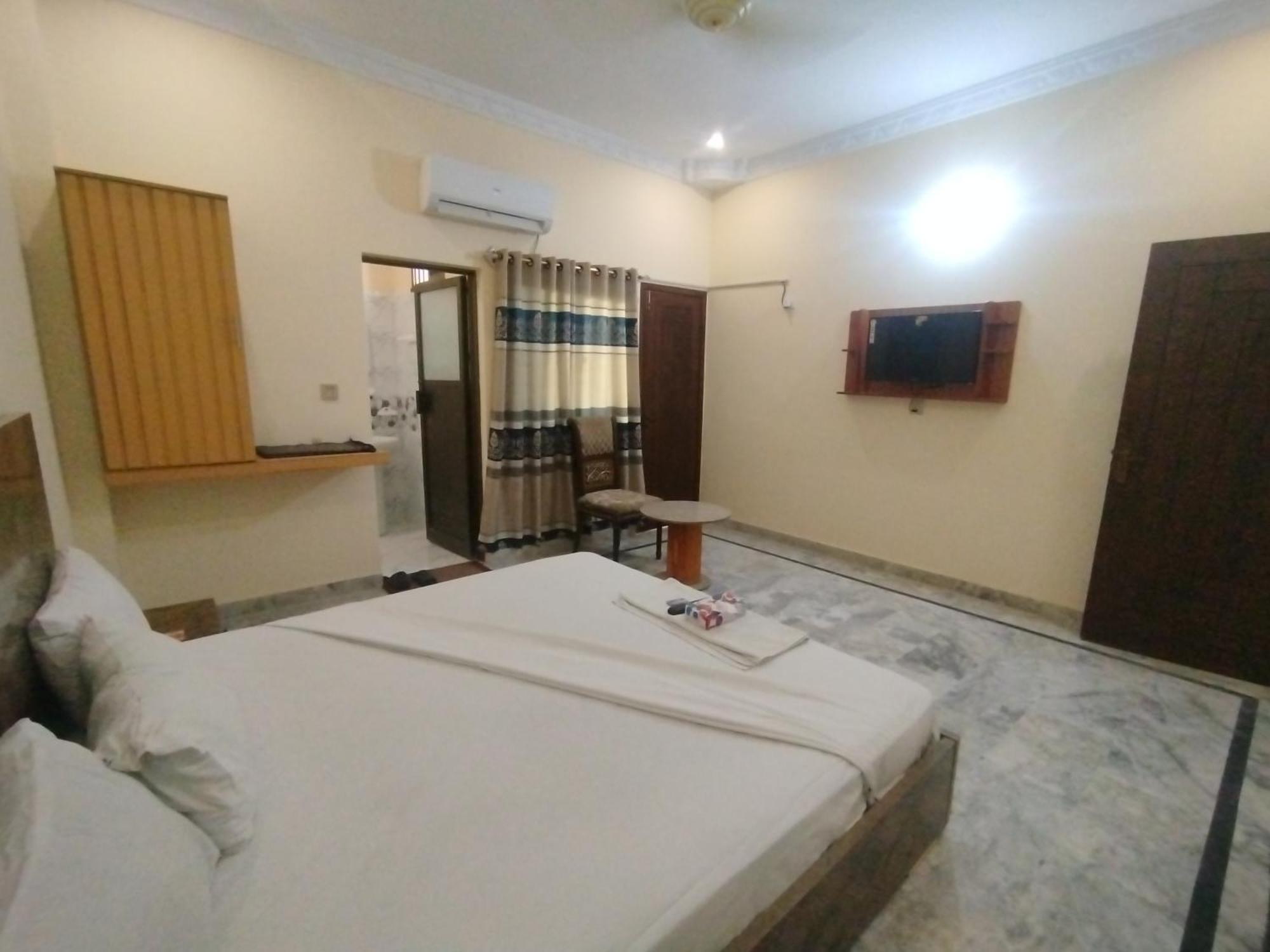 Hotel Crown Plaza, Near Karachi Airport, Darul Sehat Hospital, Dow, Agha Khan And Liaqat Hospital Exterior foto