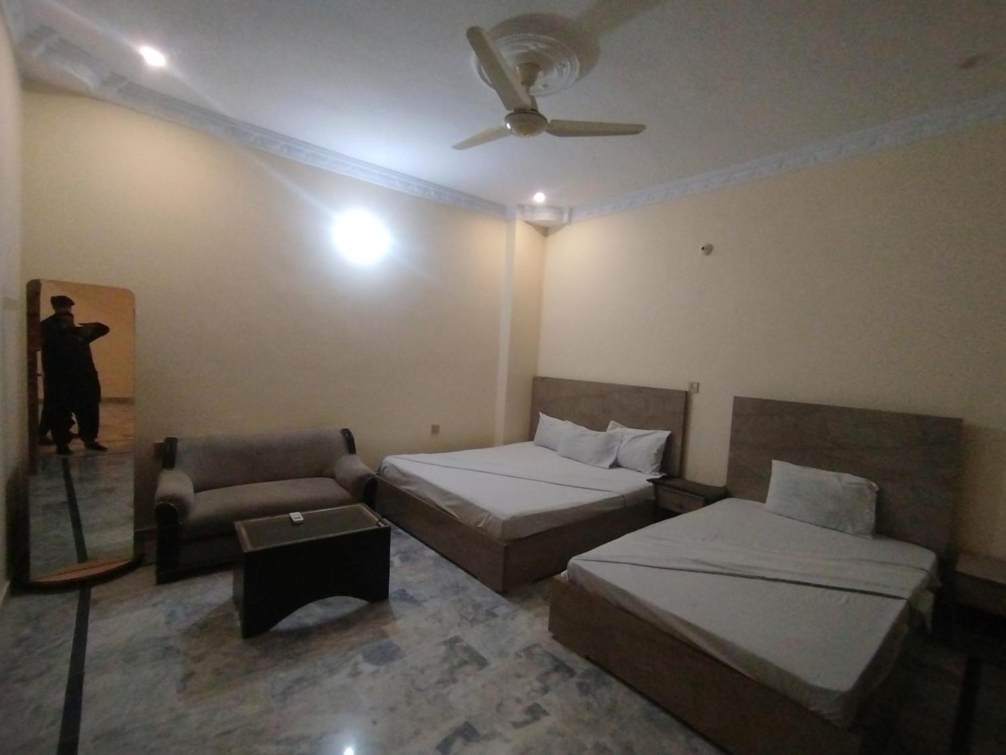 Hotel Crown Plaza, Near Karachi Airport, Darul Sehat Hospital, Dow, Agha Khan And Liaqat Hospital Exterior foto