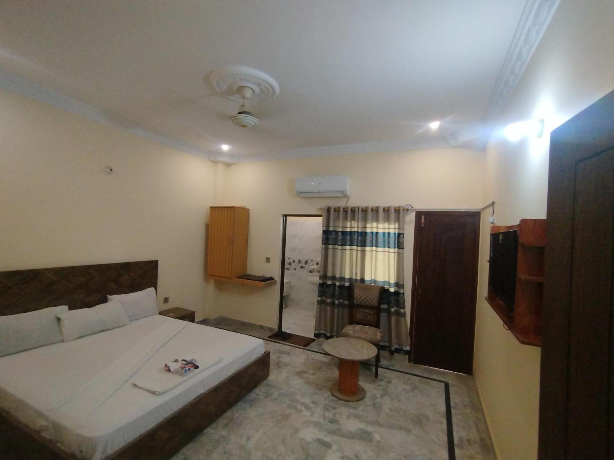 Hotel Crown Plaza, Near Karachi Airport, Darul Sehat Hospital, Dow, Agha Khan And Liaqat Hospital Exterior foto