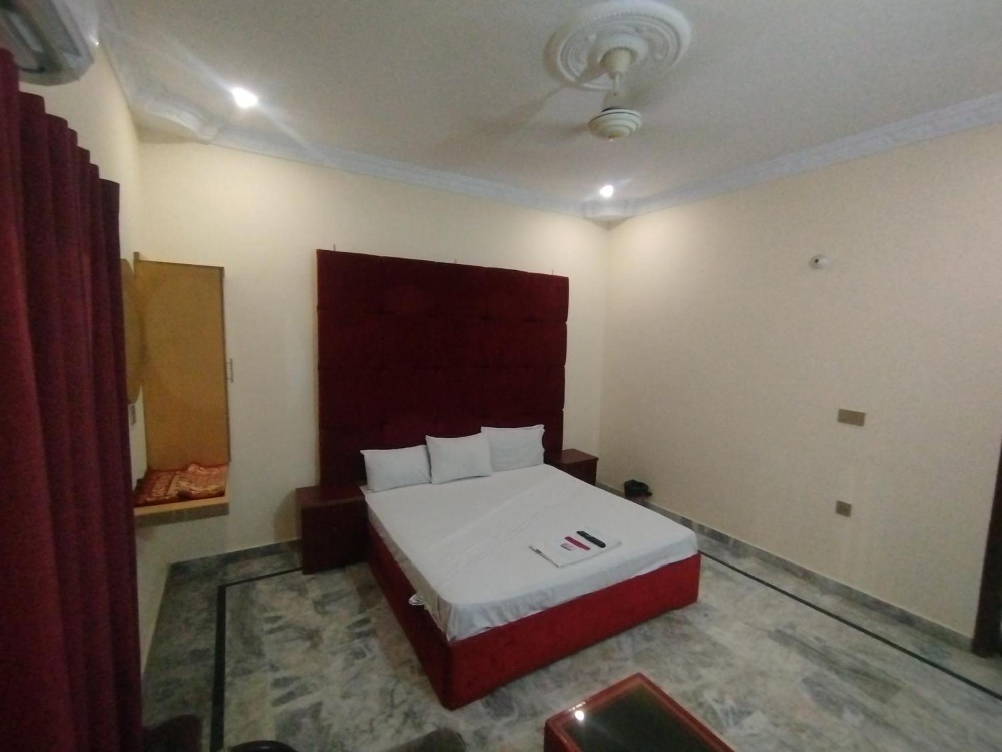Hotel Crown Plaza, Near Karachi Airport, Darul Sehat Hospital, Dow, Agha Khan And Liaqat Hospital Exterior foto