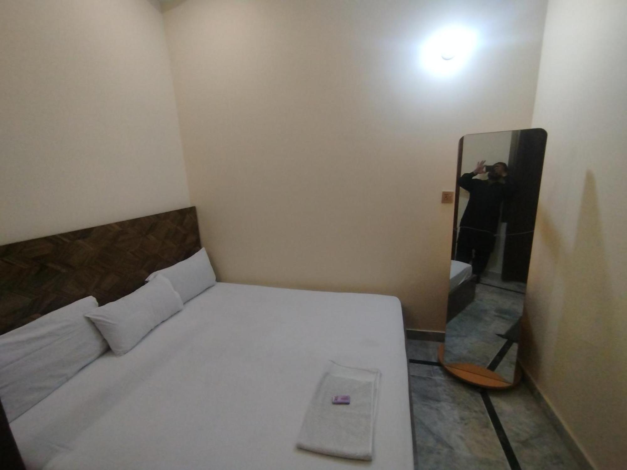 Hotel Crown Plaza, Near Karachi Airport, Darul Sehat Hospital, Dow, Agha Khan And Liaqat Hospital Exterior foto
